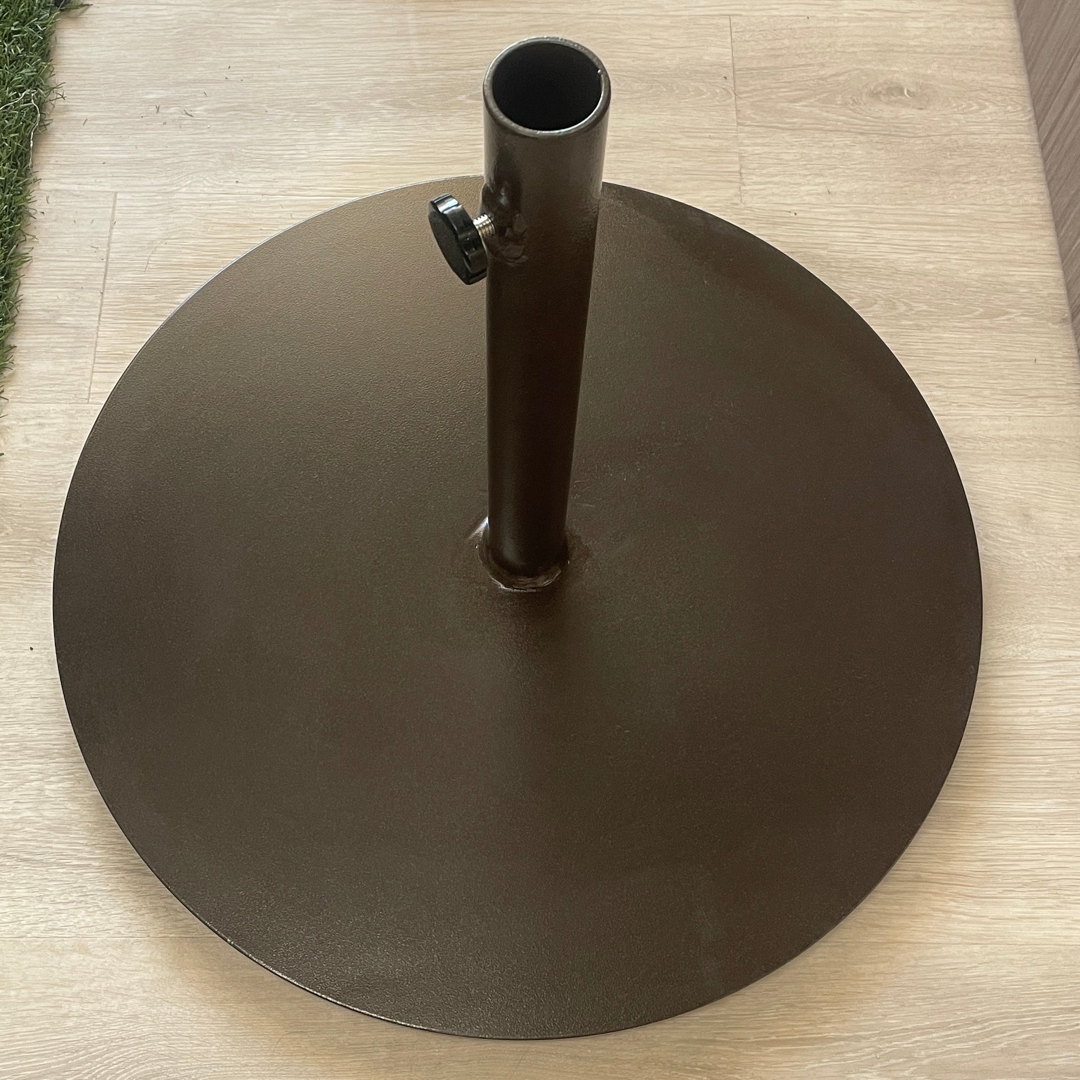 65 lb patio umbrella base The Core base can accommodate an umbrella as large as 12 ft Heavy Duty Steel Powder Coated